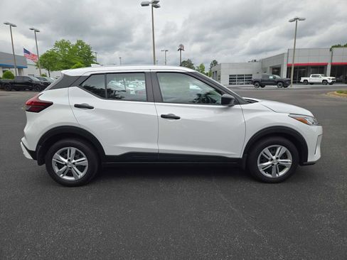 Used 2025 Nissan Kicks Play S FWD image 5