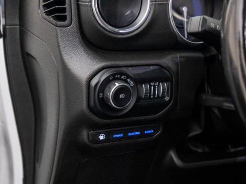 Used 2022 Jeep Wrangler Unlimited Sahara w/ Cold Weather Group image 20