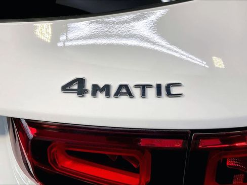 Used 2023 Mercedes-Benz GLB 250 4MATIC image 10
