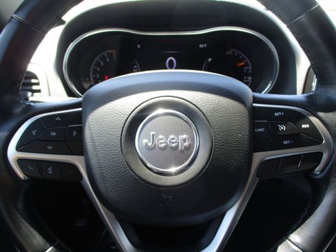 Used 2022 Jeep Grand Cherokee Laredo X image 16