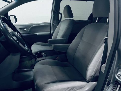 Used 2017 Toyota Sienna LE FWD image 16