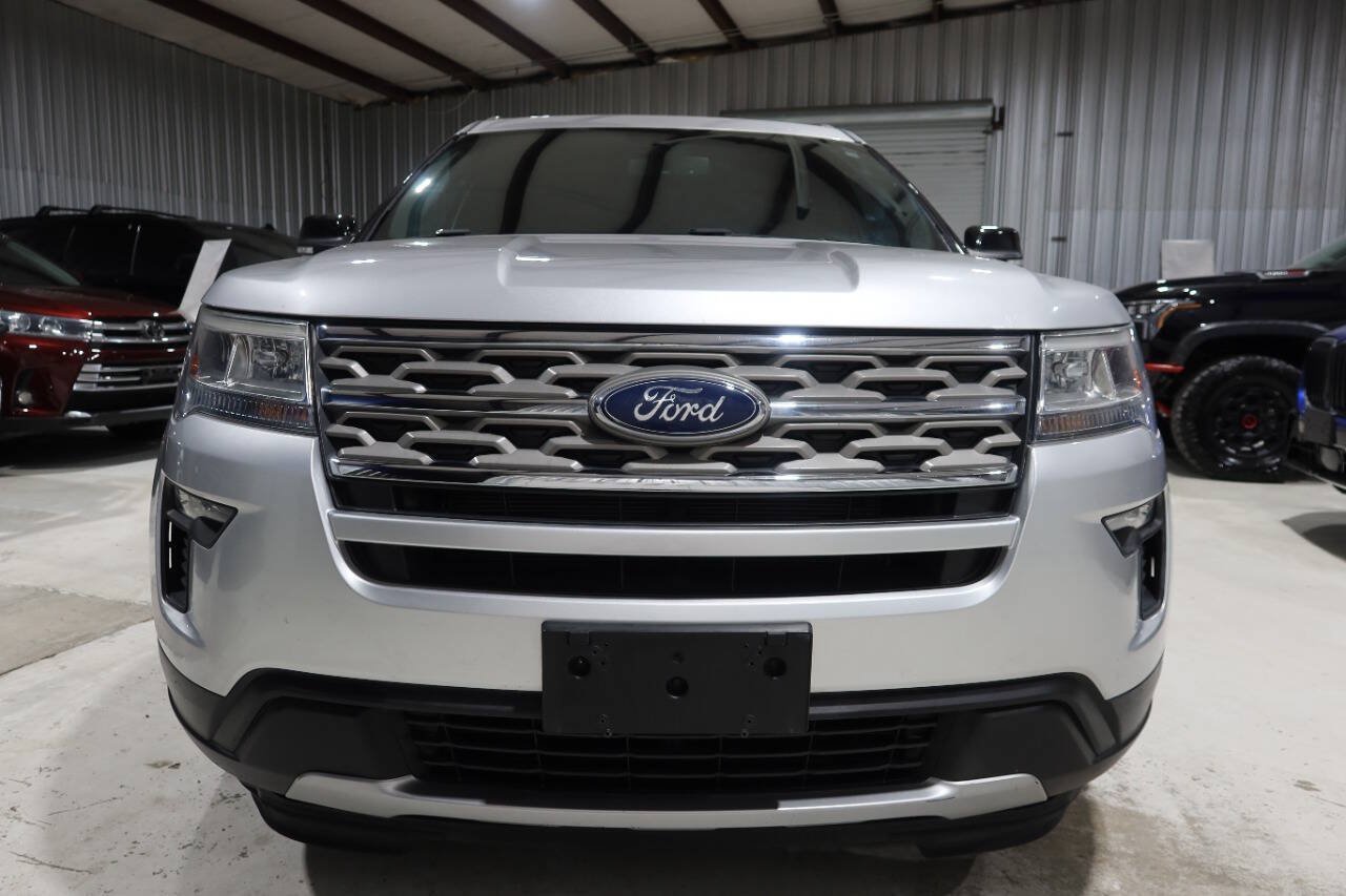 Used 2018 Ford Explorer XLT w/ Equipment Group 201A FWD image 8
