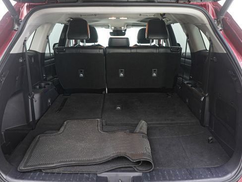Used 2021 Toyota Highlander XLE image 9