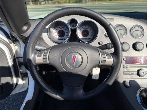 Used 2006 Pontiac Solstice Convertible w/ Premium Package image 12