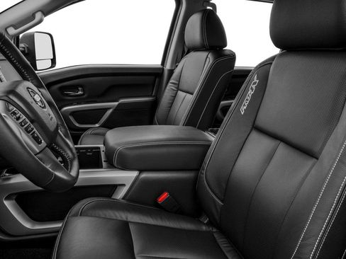 Used 2017 Nissan Titan PRO-4X AWD/4WD image 4