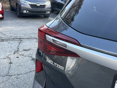 Used 2021 Kia Seltos SX w/ SX Sunroof Package image 19