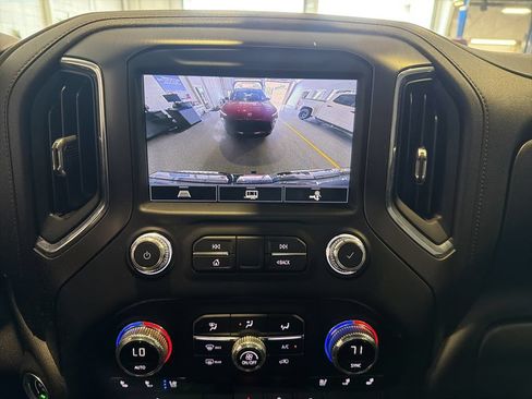 Used 2021 GMC Sierra 1500 AT4 w/ AT4 Preferred Package AWD/4WD image 11