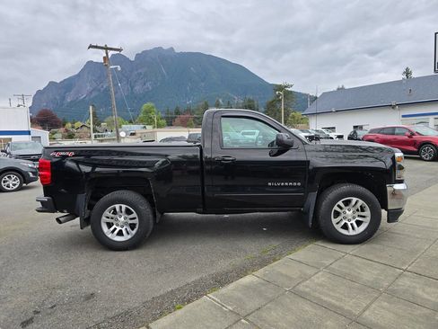 Used 2017 Chevrolet Silverado 1500 LT w/ LT Convenience Package AWD/4WD image 4
