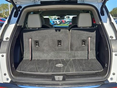 Used 2018 Buick Enclave Essence image 7