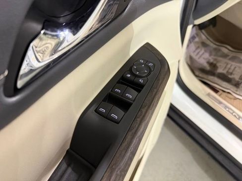 Certified 2021 GMC Acadia Denali w/ Denali Technology Package AWD/4WD image 13