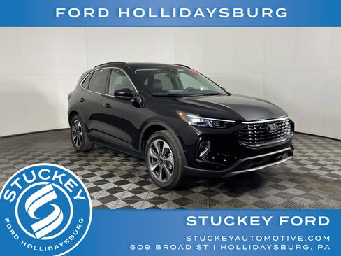 Used 2023 Ford Escape Platinum w/ Premium Technology Package image 1