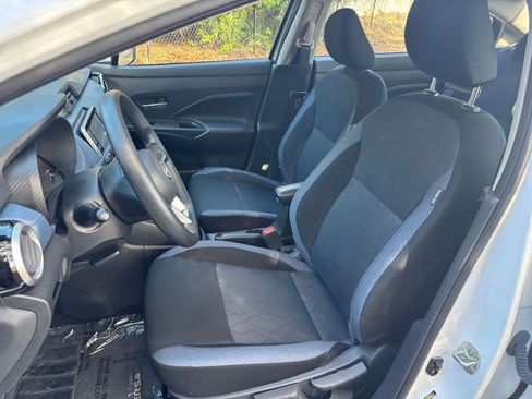Used 2025 Nissan Versa SV image 36