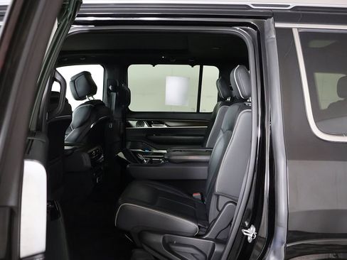 Used 2023 Jeep Grand Wagoneer Series II AWD/4WD image 33