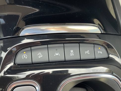 Used 2023 Buick Envision Avenir AWD/4WD image 25