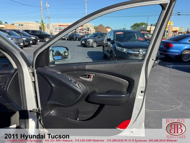 Used 2011 Hyundai Tucson GLS FWD image 16