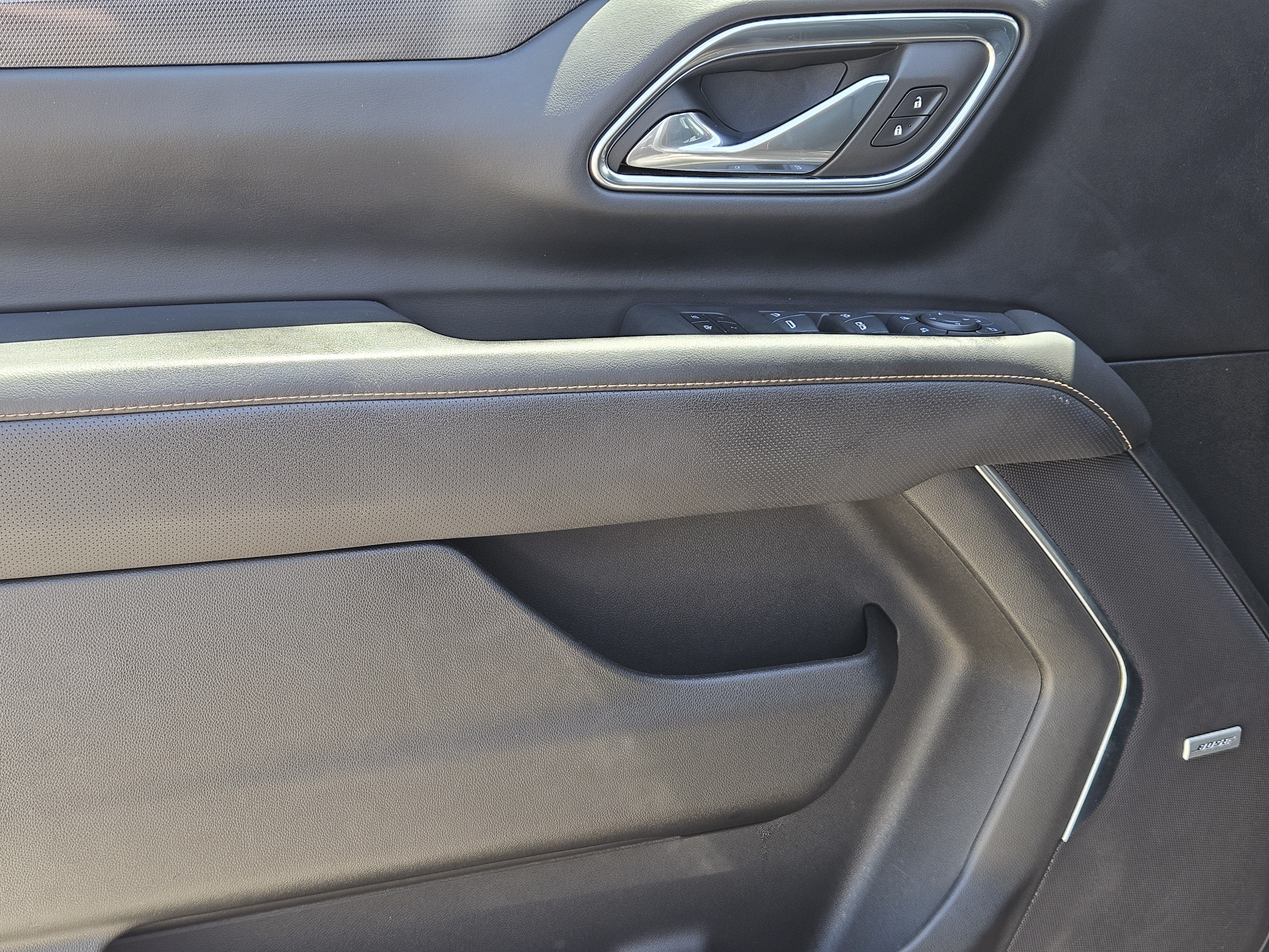 Used 2024 GMC Yukon AT4 w/ Technology Package AWD/4WD image 23