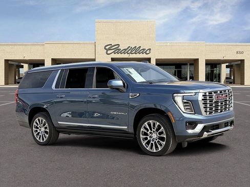 Used 2026 GMC Yukon XL Denali w/ Sun & Power Step Package AWD/4WD image 3