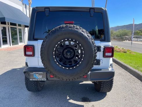 Used 2018 Jeep Wrangler Unlimited Sahara image 6