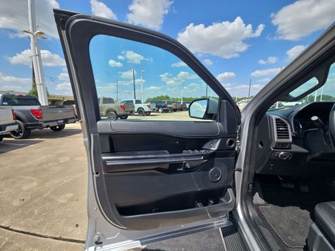 Used 2021 Ford Expedition XLT RWD image 13
