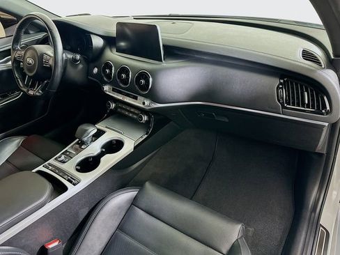 Used 2021 Kia Stinger GT2 image 31