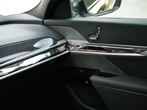 New 2026 BMW 740i w/ Executive Package image 31