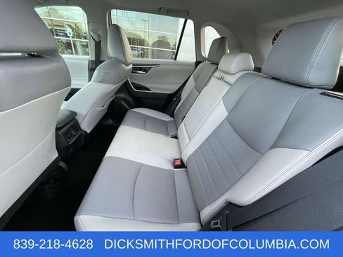 Used 2020 Toyota RAV4 XLE Premium image 12