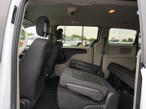 Used 2018 Dodge Grand Caravan SE w/ UConnect Hands-Free Group FWD image 18