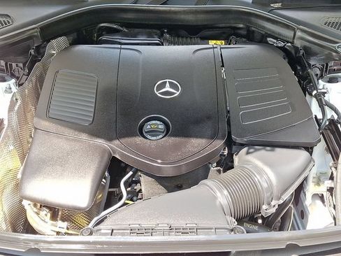 Used 2025 Mercedes-Benz GLC 300 4MATIC image 30