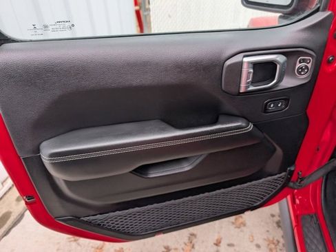 Used 2020 Jeep Gladiator Overland image 10