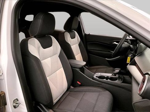 Used 2025 Chevrolet Trax RS w/ Driver Confidence Package FWD image 7