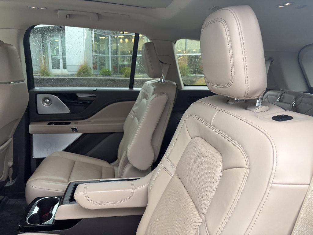 Used 2023 Lincoln Aviator Grand Touring w/ Equipment Group 301A AWD/4WD image 13