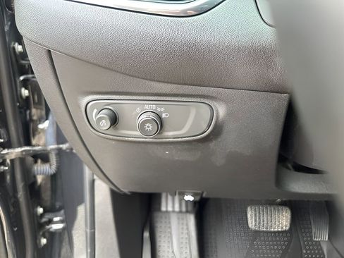 Used 2023 Chevrolet Equinox LT image 29