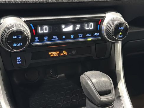 Used 2020 Toyota RAV4 LE w/ All Weather Liner Package AWD/4WD image 28