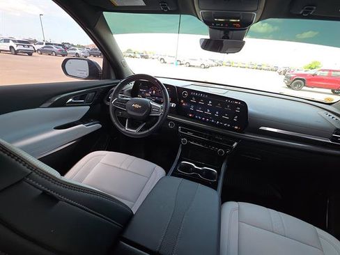 Used 2025 Chevrolet Traverse High Country w/ LPO, Floor Liner Package FWD image 10