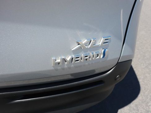 Used 2023 Toyota Sienna XLE FWD image 6