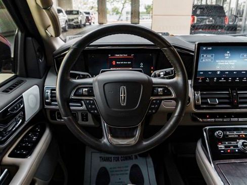 Used 2022 Lincoln Navigator Reserve image 24