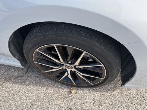 Used 2023 Toyota Camry SE image 4