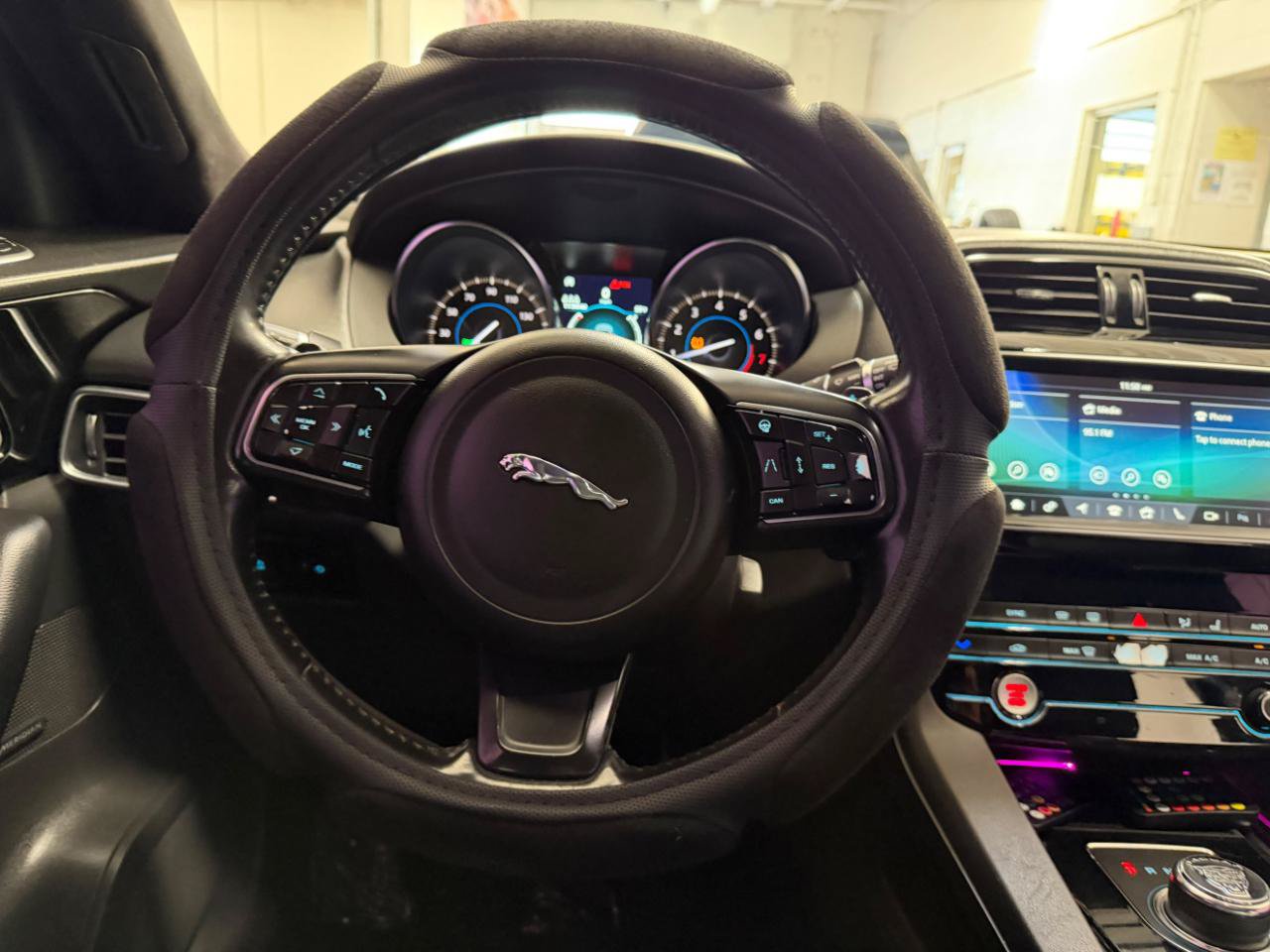 Used 2019 Jaguar F-PACE Premium AWD/4WD image 30