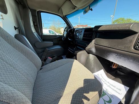 Used 2010 Chevrolet Express 3500 image 22