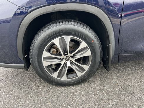 Used 2022 Toyota Highlander XLE image 12