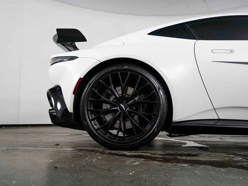 Used 2022 Aston Martin V8 Vantage Coupe image 10