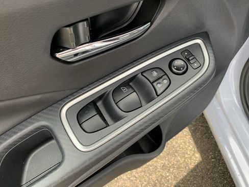 Used 2025 Nissan Versa SR w/ Trunk Package FWD image 18