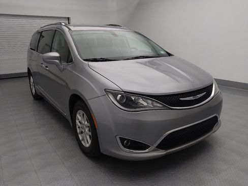 Used 2020 Chrysler Pacifica Touring-L image 13