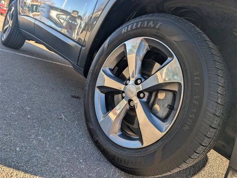 Used 2020 Jeep Cherokee Limited w/ Luxury Group image 9