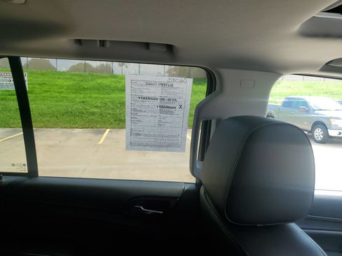 Used 2016 GMC Yukon SLT AWD/4WD image 16
