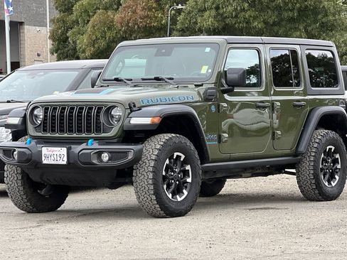 Used 2024 Jeep Wrangler Unlimited Rubicon 4xe w/ Convenience Group AWD/4WD image 8