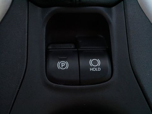 Certified 2025 Toyota Corolla Cross SE image 29