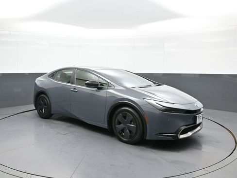 Used 2024 Toyota Prius Prime FWD image 4
