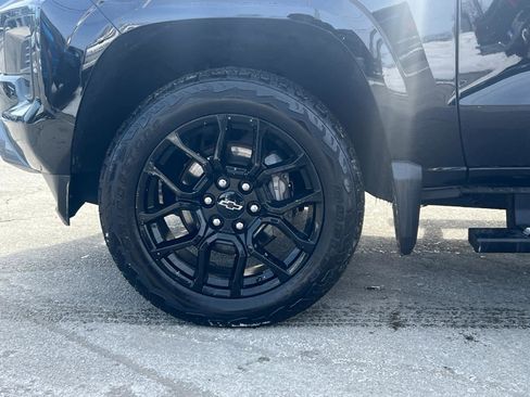 Certified 2024 Chevrolet Colorado Z71 w/ LPO, Dark Essentials Package image 11