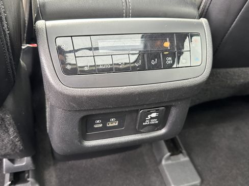 Used 2023 Nissan Pathfinder Platinum image 29